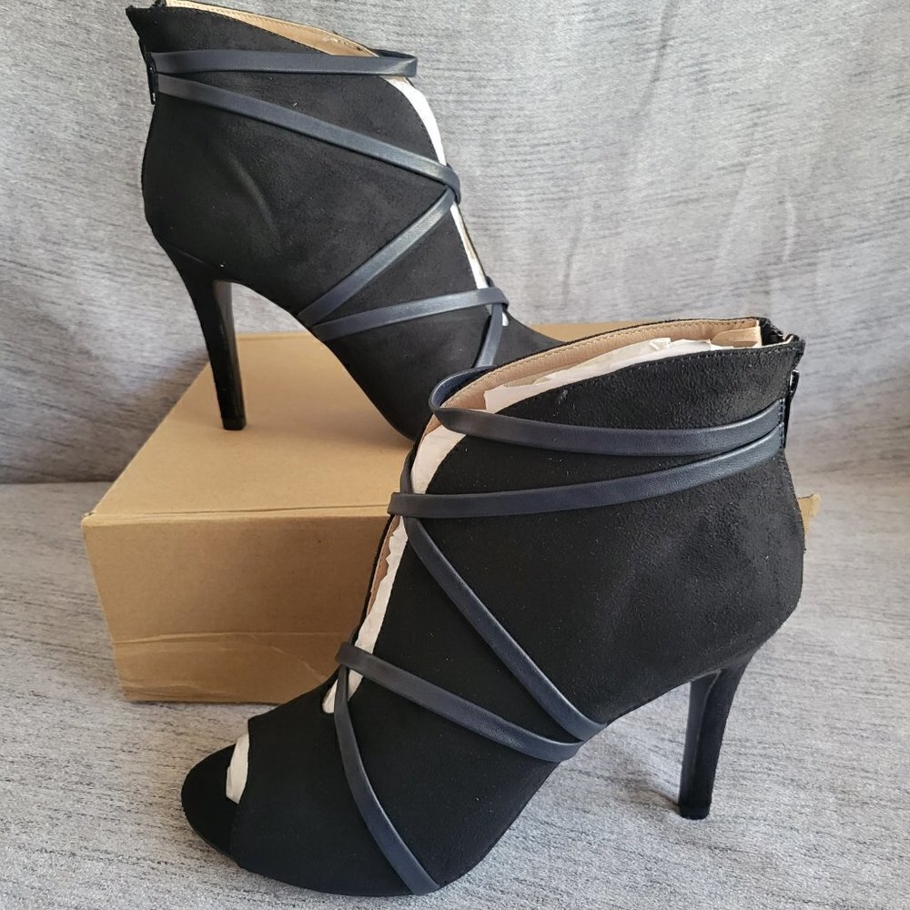 Journee Collection Women's Samara Bootie